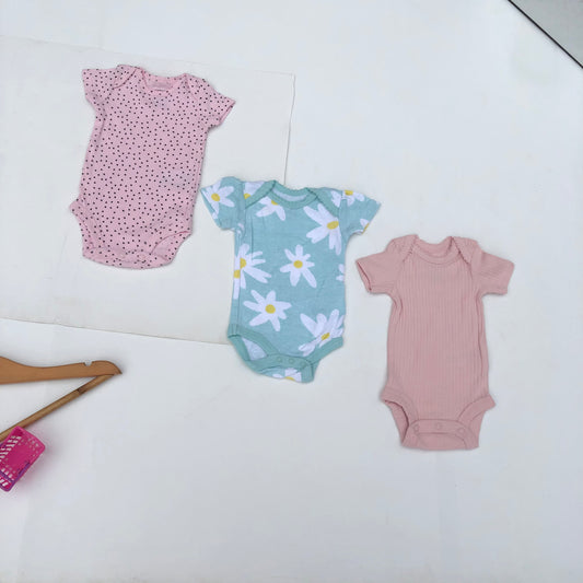 900 Naira Bodysuits Bundle106 For 0-1 month