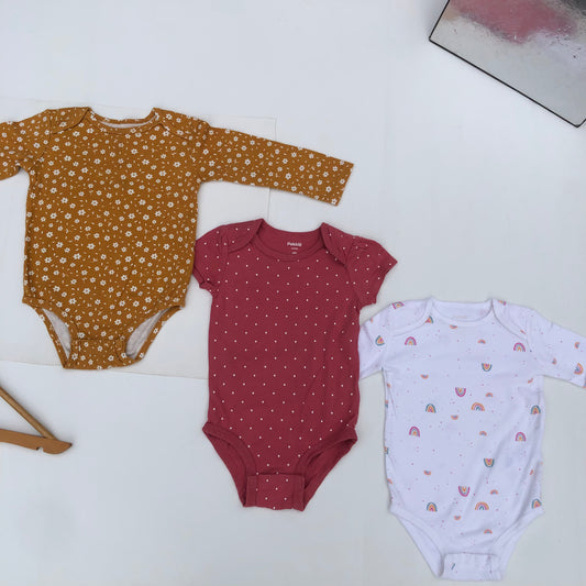 900 Naira Bodysuits Bundle140 For 18 months