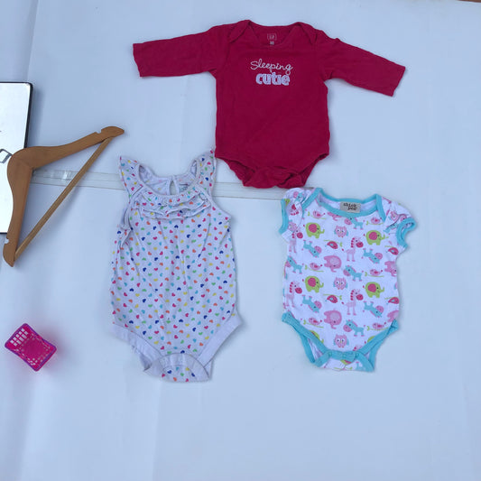 900 Naira Bodysuit Bundle34 For 3-6 months