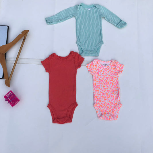 900 Naira Bodysuit Bundl85 For  0-1 month
