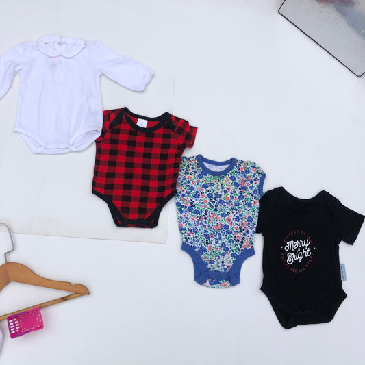 900 Naira Bodysuits Bundle112 For 0-3 months