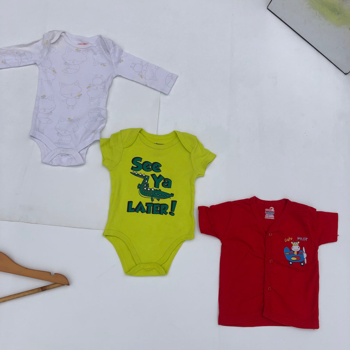 900 Naira Bodysuits Bundle113 For 0-3 months