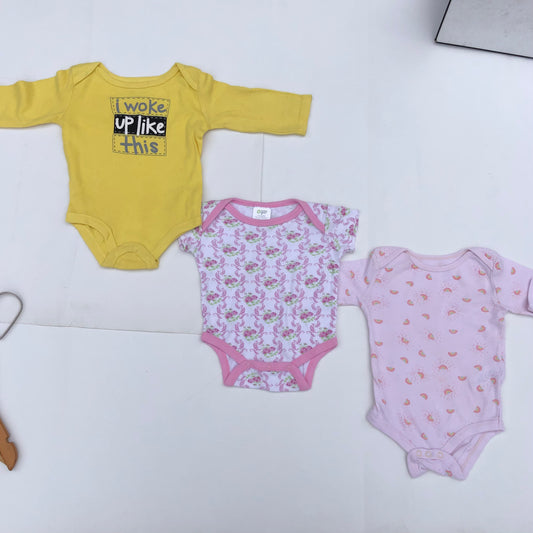 900 Naira Bodysuits Bundle189 For 6-9 months